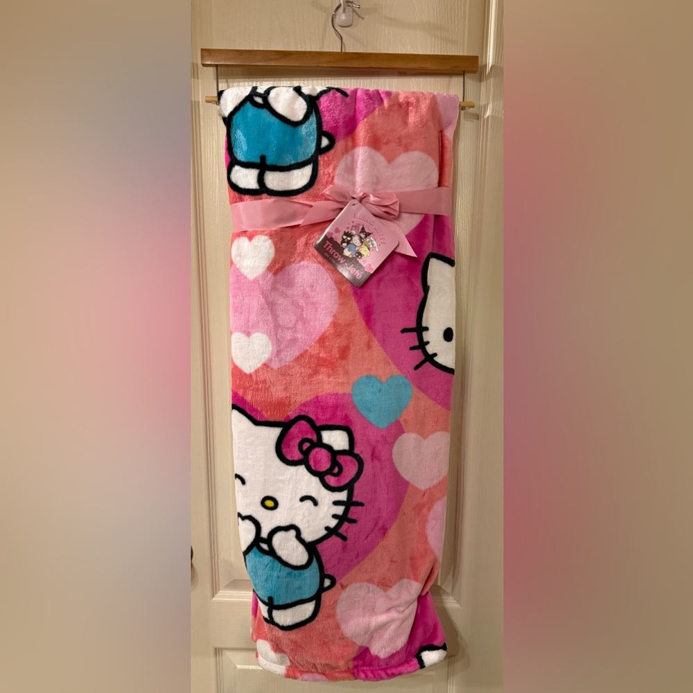 HELLO KITTY Colorful Hearts VALENTINE Blanket